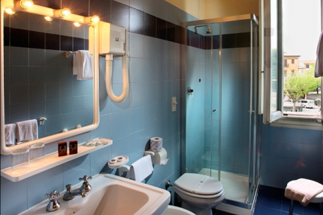 Bagno Camera Classic Hotel Plaza a Montecatini Terme